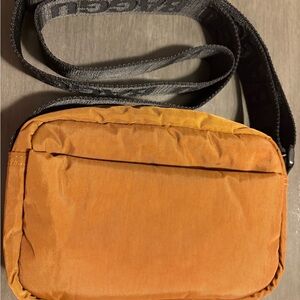 BAGGU camera crossbody bag in brown